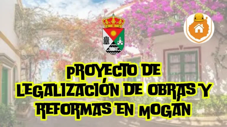 Un arquitecto técnico revisa con un plano el cerramiento de un balcón en un adosado residencial de Motor Grande, Mogán.