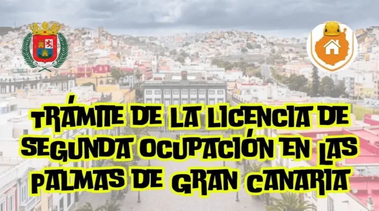 Un aparejador inspecciona el cuadro eléctrico general de una vivienda residencial en el barrio de Guanarteme, Las Palmas.