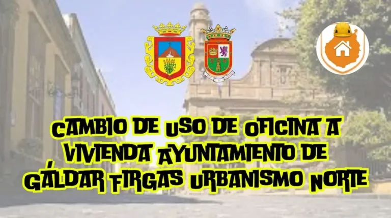 Fachada de un edificio tradicional rehabilitado en el casco histórico de Gáldar, ideal para ilustrar un cambio de uso de oficina a vivienda en el norte.