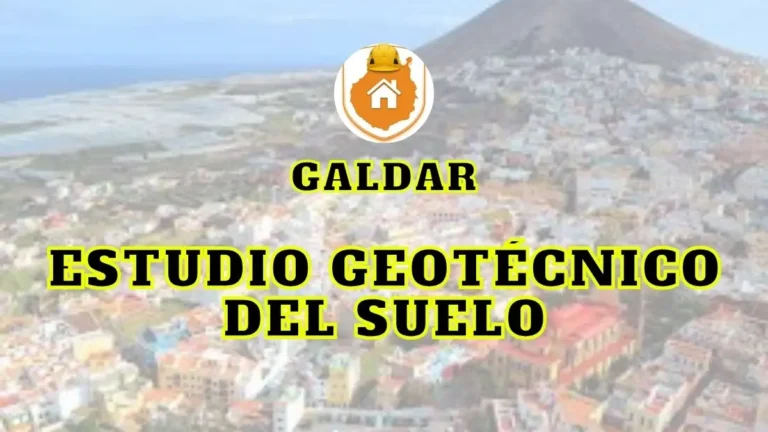 Técnico pericial recopilando pruebas fotográficas y cartográficas del estado de una edificación para solicitar un certificado de no infracción urbanística en Gáldar.